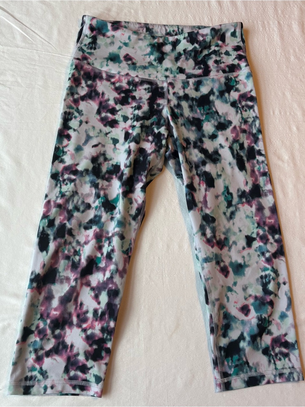 Old Navy Active Women’s Go Dry Capri Teal Purple Black Abstract  Leggings